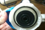 抽水马桶底部漏水的修理方法（解决抽水马桶底部漏水问题的有效措施）