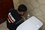 用开水解决马桶堵塞问题的有效性（开水疏通马桶堵塞的实用方法及注意事项）