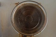 老板油烟机油污渍清洗攻略（去除老板油烟机顽固油污的方法及技巧）
