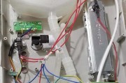 饮水机后面漏水的原因及解决方法（保养不慎引发漏水问题）