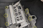 老款大众迈腾钥匙主板拆解步骤是什么？