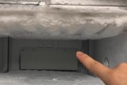 冰箱冷冻室忘记关门怎么处理（快速解决冷冻室结冰问题）