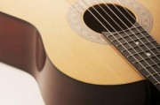吉他西班牙一体式音响怎么样？它的音质和设计有何特点？