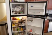 如何在海尔冰箱坏掉后正确进行食物冷藏（海尔冰箱维修指南及食物保鲜建议）