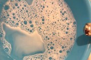 氧泡泡清洗洗衣机的方法（彻底清洗你的洗衣机）