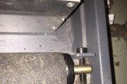 跑步机履带跑偏问题解决方案（解决跑步机履带跑偏问题的有效方法及技巧）