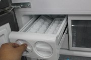 如何解决冰柜冻冰问题（关键步骤和技巧助你轻松应对冰柜冻冰困扰）