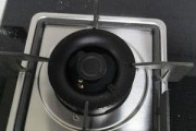 燃气灶面板碎裂的解决方法（如何处理燃气灶面板碎裂问题）