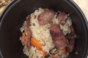 老式电饭煲里的饭如何处理（传统电饭煲下的美味再利用）