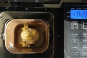 如何正确地将面包放入冰箱（保持面包的新鲜和口感的关键方法）