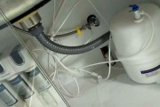 解决净水器漏水不停机的方法（如何应对净水器漏水问题）