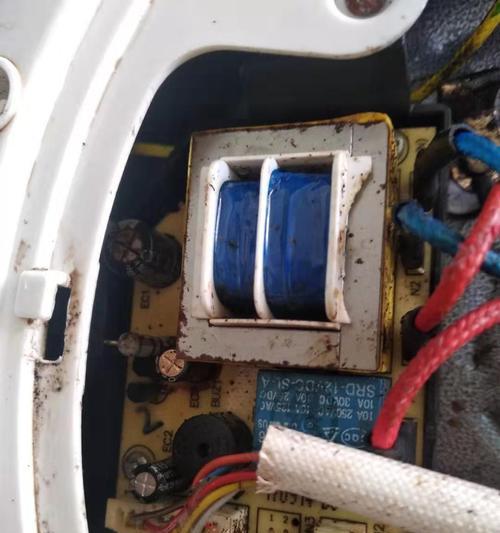 以史密斯热水器E4故障解决方案（全面解析E4故障及修复方法）