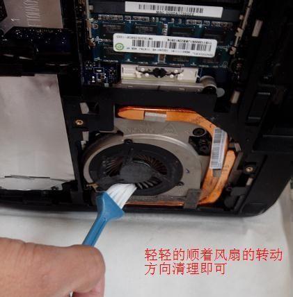 笔记本显示器内进灰的解决方法（笔记本显示器内进灰的危害及处理技巧）