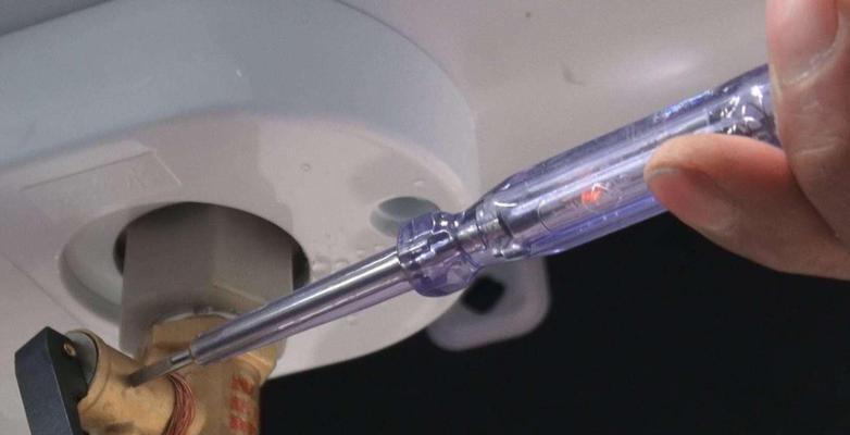 美的电热水器漏水原因及解决方法（为什么美的电热水器会出现漏水现象）