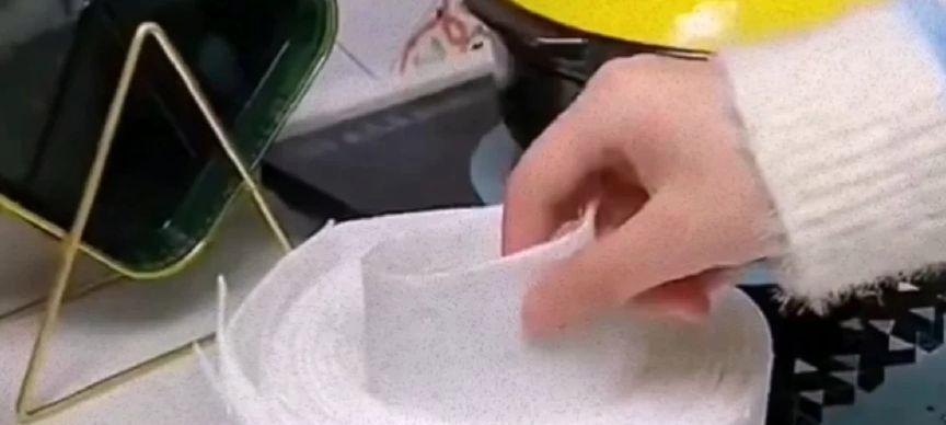 如何清洗油烟机上的双面胶（简便有效的方法让你的油烟机焕然一新）