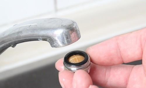 家用净水器龙头的修理方法（简单易行的净水器龙头故障排除技巧）