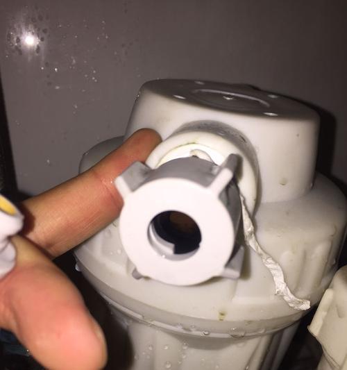 解决美的净水器频繁故障的有效方法（避免水质问题对净水器损坏的影响）