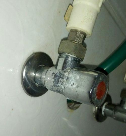 万家乐燃气热水器漏水维修方法（详解万家乐燃气热水器漏水的原因和处理方法）