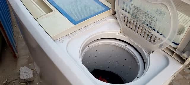 解决自动洗衣机只脱水问题的有效方法（实用的解决方案帮你轻松应对洗衣机只脱水的困扰）