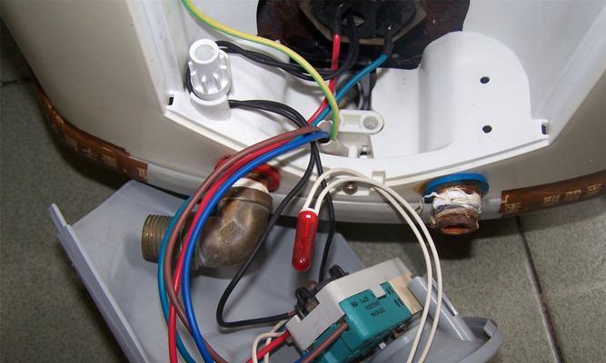 热水器滴水声的修复方法（解决热水器滴水声的实用技巧）
