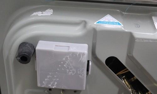 志高燃气灶电池的安装和更换方法（电池安装位置及更换周期和步骤解析）