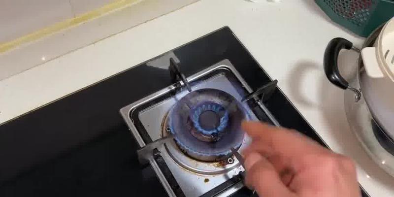 燃气灶为何难以点火（探寻燃气灶不好打火的原因及解决方案）