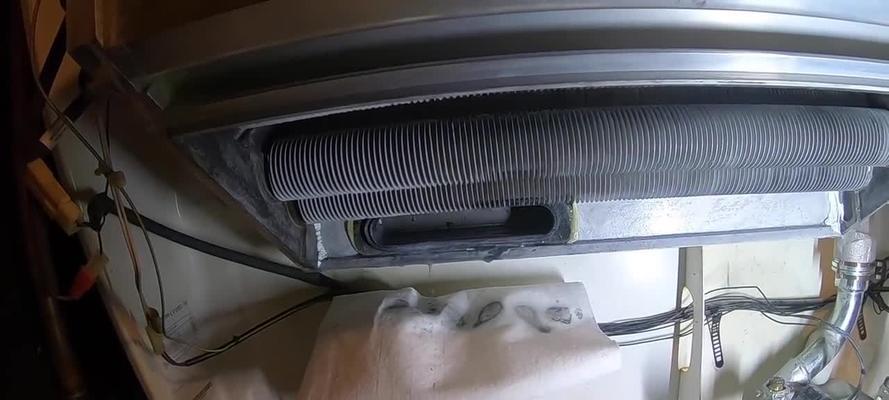 解决林内油烟机故障的有效方法（常见故障及自行修复的技巧）