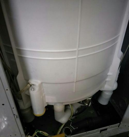 解决全自动洗衣机不排水问题的方法（快速有效处理洗衣机不排水困扰）