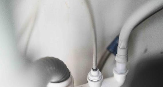洗碗机排水问题的原因及解决方法（探究洗碗机排水困扰的根本原因）