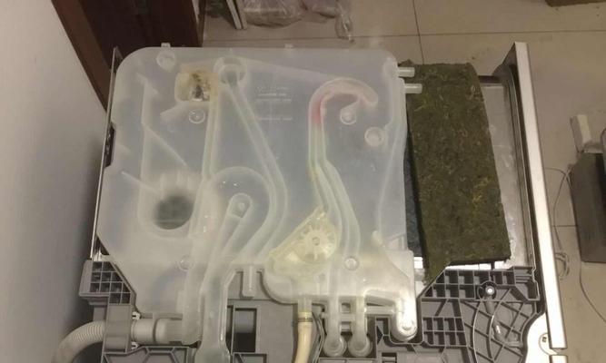洗碗机排水管处理的方法（简单有效的清洁和维护技巧）
