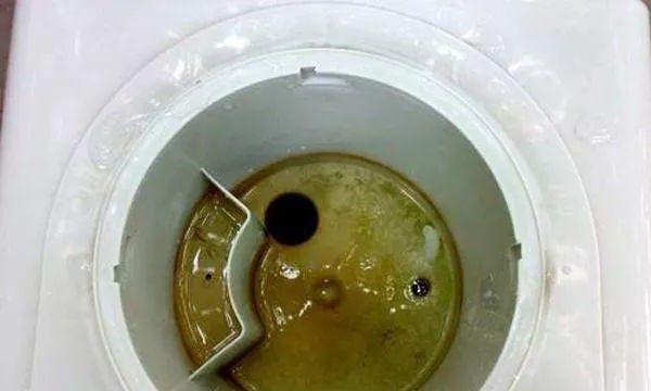 饮水机外表发黄的原因和处理方法（如何防止饮水机外表发黄）