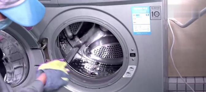 如何正确清洁滚筒洗衣机（详细步骤让你的洗衣机保持清洁）