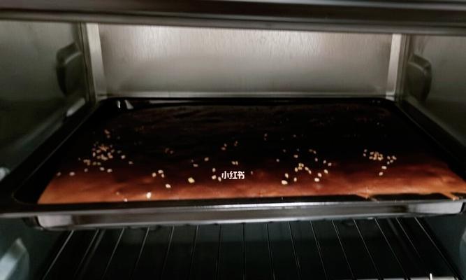如何有效去除烤箱的糊味（快速清除烤箱中的异味）