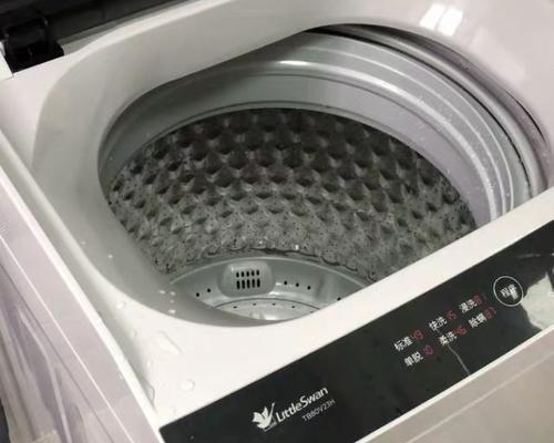 小天鹅半自动洗衣机的清洗方法（轻松掌握清洗技巧）