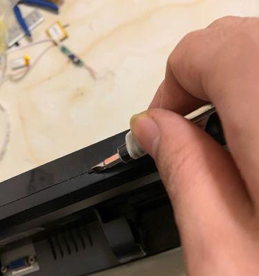 电子显示器开关坏了怎么办（快速解决您的显示器开关问题）