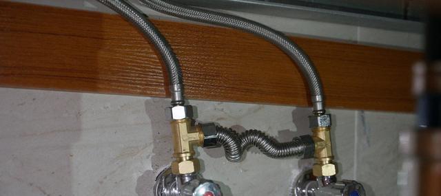 热水器管道爆裂急救指南（迅速解决问题）