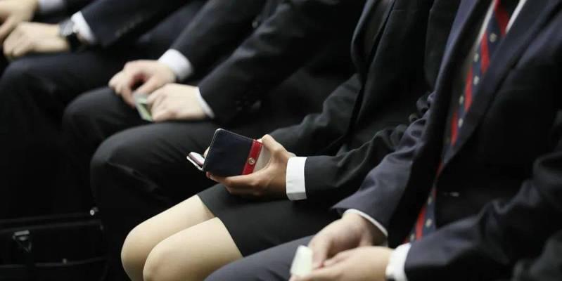 跑步机抖腿原因解析（为什么跑步机会引起腿部抖动）