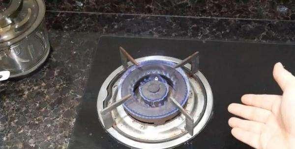 燃气灶无法上燃气的原因及解决方法（详解燃气灶无法上燃气的可能性及应对措施）