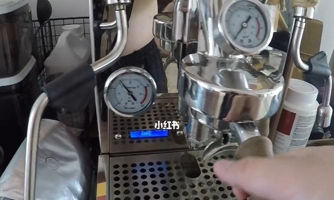 咖啡机水温灯不亮的原因及解决方法（如何排查咖啡机水温灯不亮的故障和修复咖啡机的温度问题）