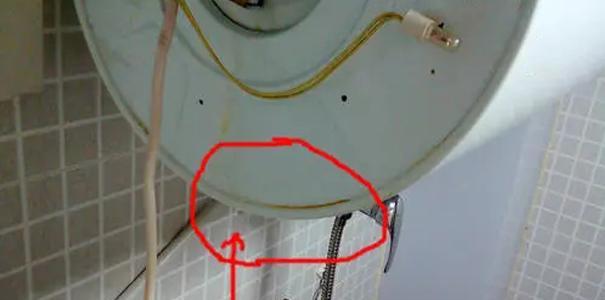 热水器外壳损坏修复方法大揭秘（让热水器焕然一新）