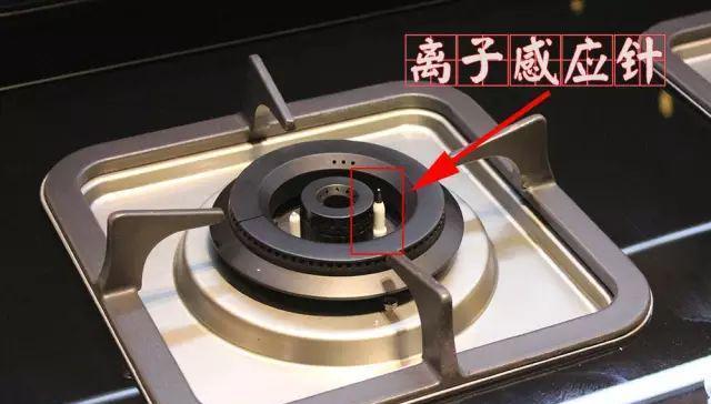 燃气灶自动熄火的原因和机制（探索燃气灶自动熄火的两个主要原因）