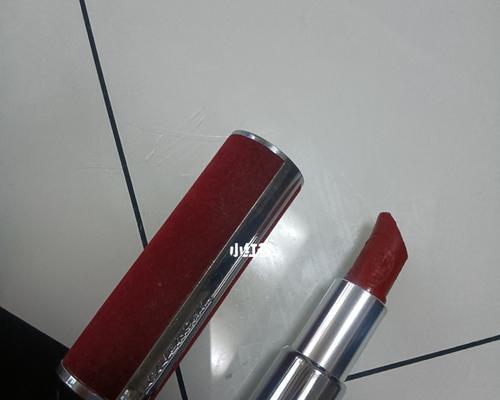 新买的口红可以放冰箱吗（探讨口红放冰箱的利与弊）