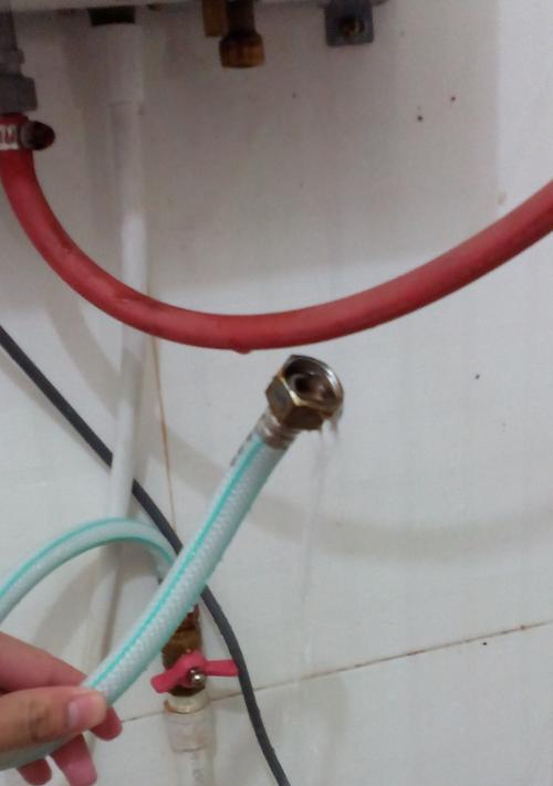 热水器接水口漏水怎么办（灵活应对漏水问题）