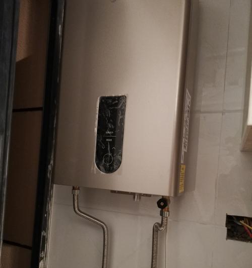 美的燃气热水器滴水处理方法（解决您家燃气热水器滴水问题的有效方法）