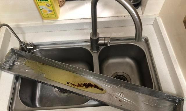 保鲜膜清洗油烟机的妙用（简单）