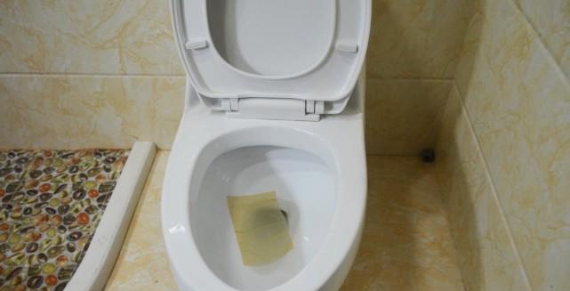 解决直冲式马桶冲水慢无力没漩涡的方法（提升冲水效果）