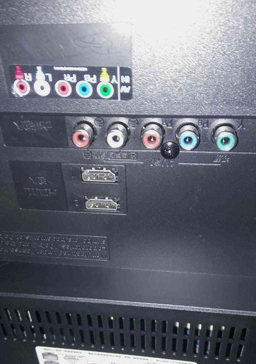 揭秘电视突然开机的原因（电视开机原因解析及应对方法）