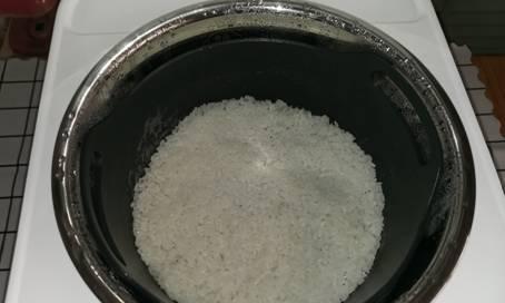电饭煲里的大米硬了怎么办（教你如何处理硬了的大米）