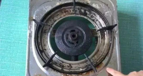 燃气灶安装空调清洗方法（清洗燃气灶帮助空调更加高效运行）