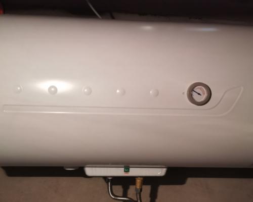 探究海尔热水器E4故障原因（从电路故障到传感器问题）